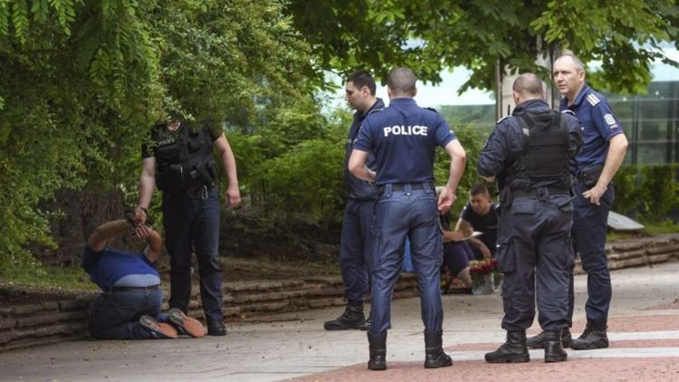 Намушкан в тролей заради неносене на маска