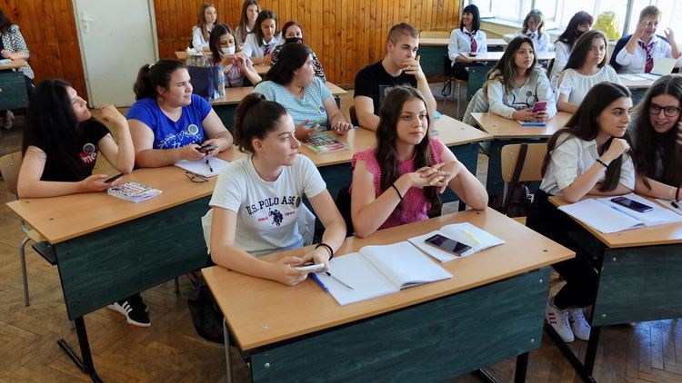 Поредица от инициативи и нетрадиционни уроци в Гимназията по туризъм по програма &bdquo;Иновации в действие&ldquo;