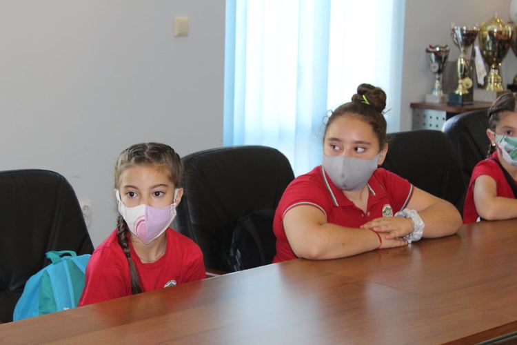 Ученици проведоха час по гражданско образование в община Хасково