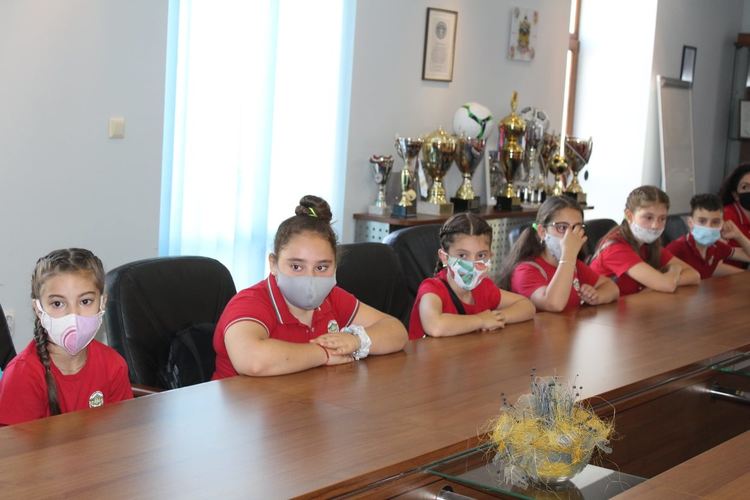 Ученици проведоха час по гражданско образование в община Хасково