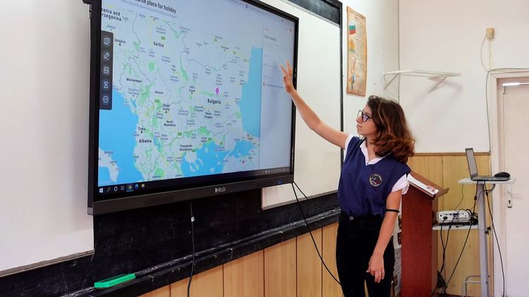 Поредица от инициативи и нетрадиционни уроци в Гимназията по туризъм по програма &bdquo;Иновации в действие&ldquo;