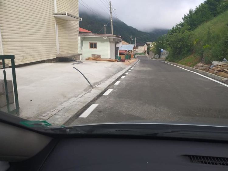 Вандализмът продължава с пълна сила, след детските площадки посегнаха  и на новите тротоари