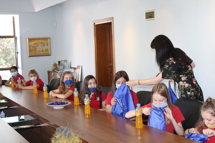 Ученици проведоха час по гражданско образование в община Хасково