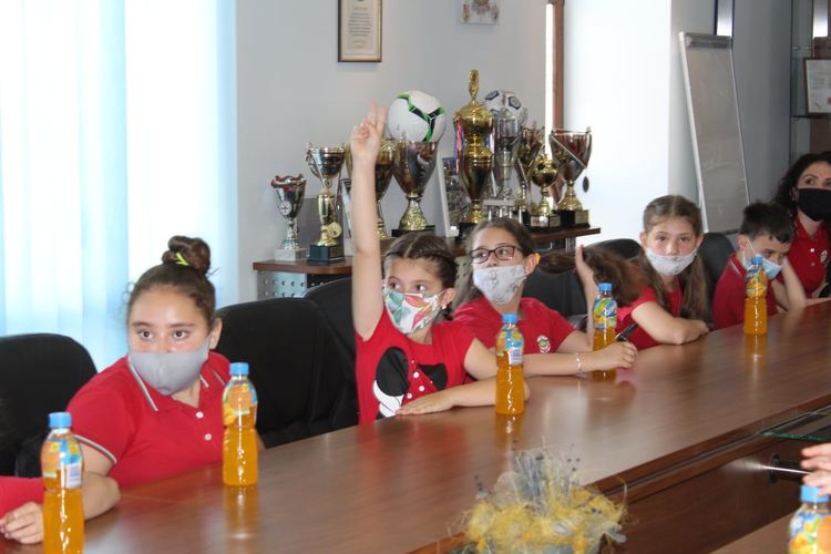 Ученици проведоха час по гражданско образование в община Хасково