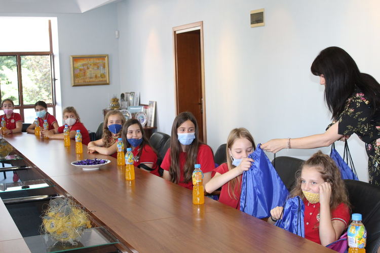 Ученици проведоха час по гражданско образование в община Хасково