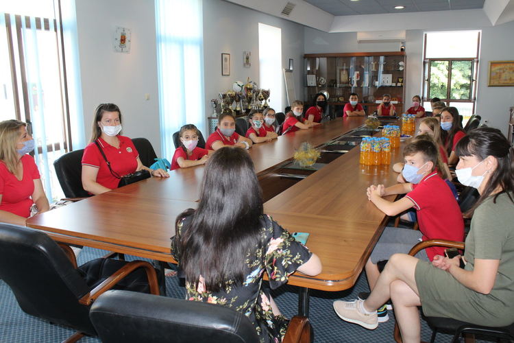 Ученици проведоха час по гражданско образование в община Хасково