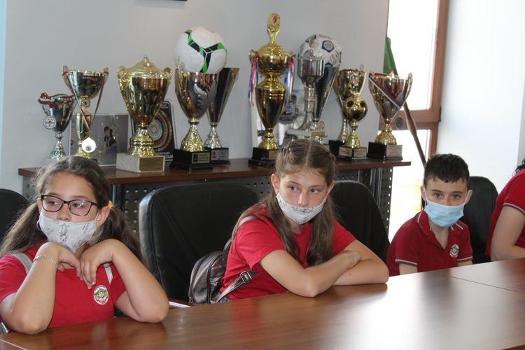 Ученици проведоха час по гражданско образование в община Хасково