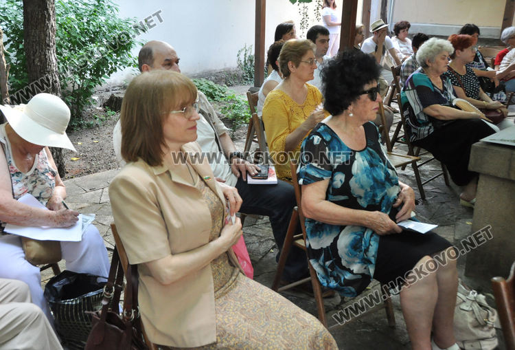 „Екстаз“ на Мина Карагьозова:  съпреживяване между автор и читател