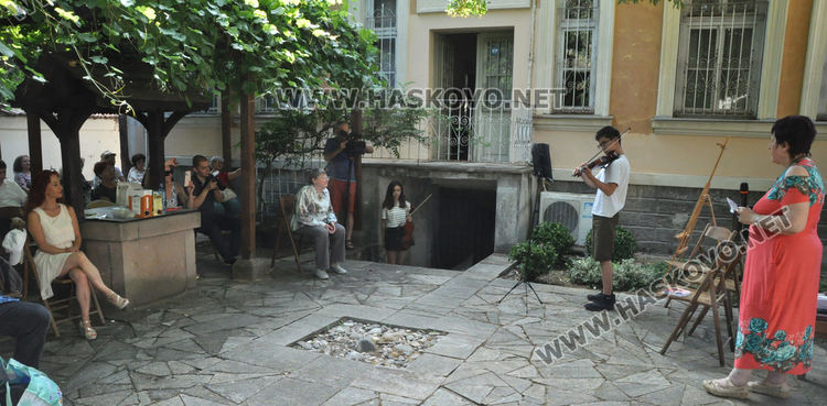 „Екстаз“ на Мина Карагьозова:  съпреживяване между автор и читател