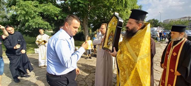 Днес честваме рождението на свети Йоан Предтеча,светини дойдоха в манастира във Веселчане