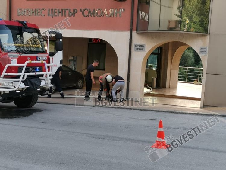 Голям пожар в центъра на Смолян! Гори новият бизнесцентър /обновена/