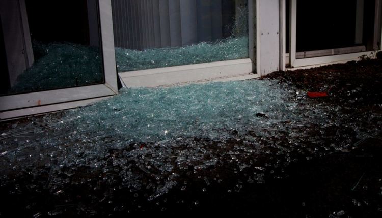 Задържаха румънец, потрошил вратата на магазин в Свиленград