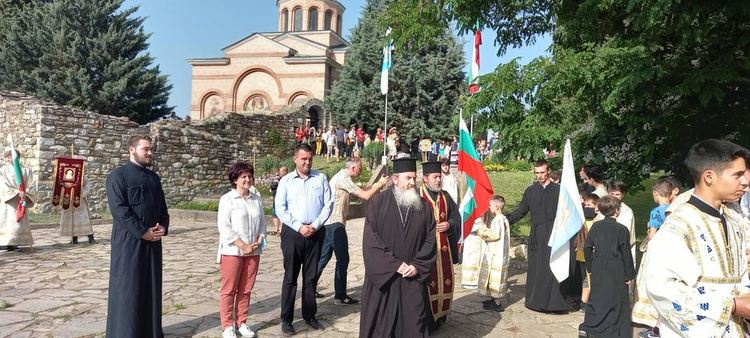 Днес честваме рождението на свети Йоан Предтеча,светини дойдоха в манастира във Веселчане