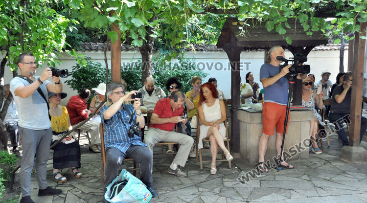 „Екстаз“ на Мина Карагьозова:  съпреживяване между автор и читател