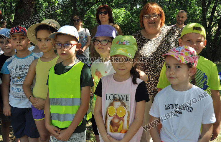 С народни танци, Еньовски венец и конна езда започна празникът на билките и здравето