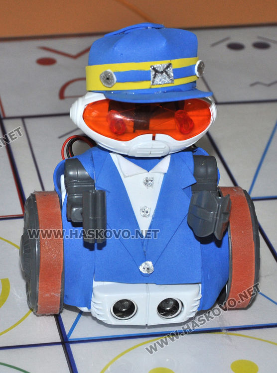 5-годишни демонстрираха управление на робот в детска градина „Зорница“