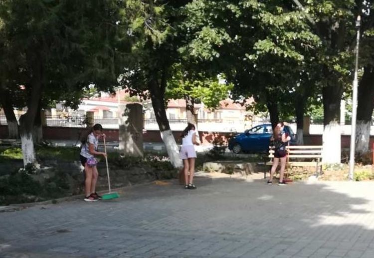 Жителите на Градина започнаха да чистят селото си