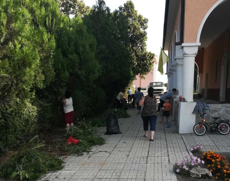 Жителите на Градина започнаха да чистят селото си