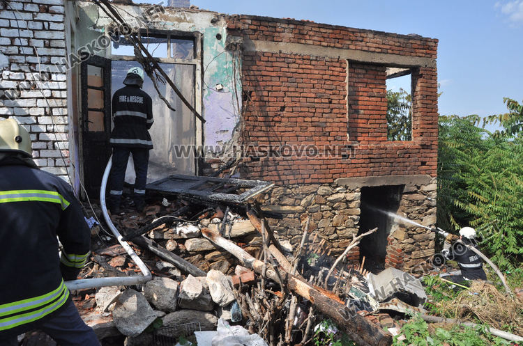 Пожар унищожи къща в Родопи