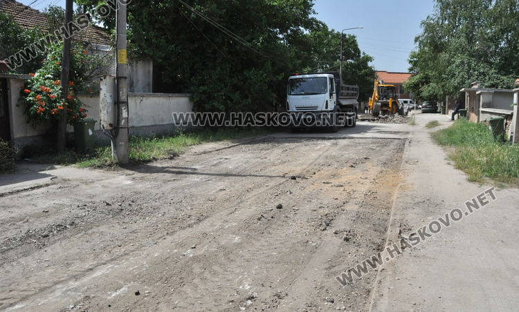 Ремонтират разбита улица в &bdquo;Болярово&ldquo;