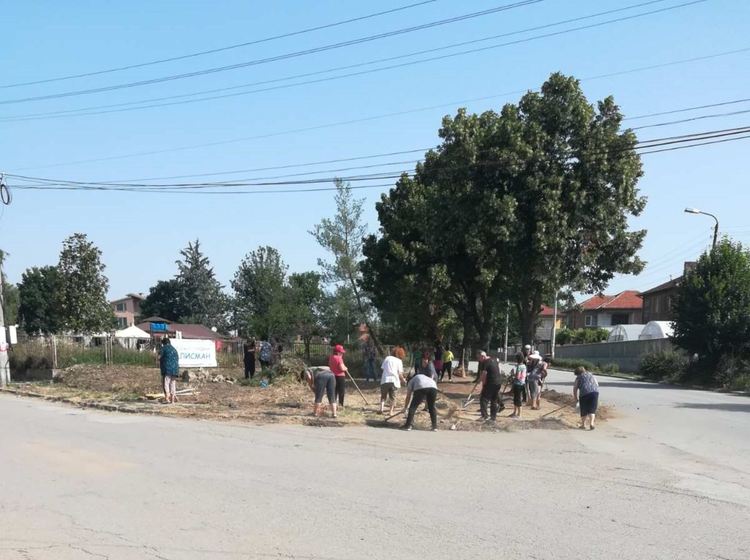 Жителите на Градина започнаха да чистят селото си