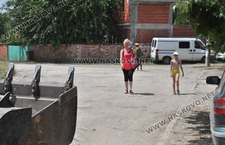 Ремонтират разбита улица в &bdquo;Болярово&ldquo;