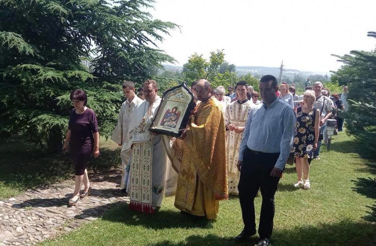 Цвета Караянчева и Никола Чанев посрещнаха икона и мощи на Свети Йоан Кръстител