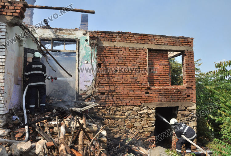 Пожар унищожи къща в Родопи