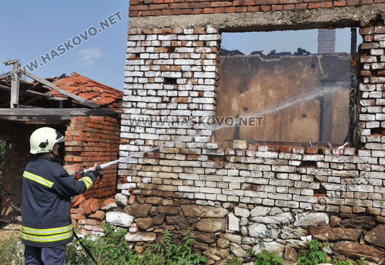 Пожар унищожи къща в Родопи