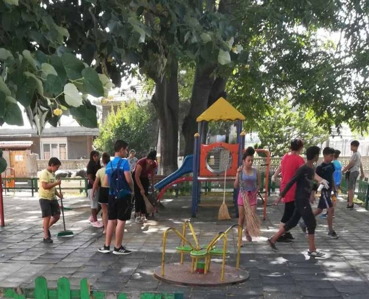 Жителите на Градина започнаха да чистят селото си