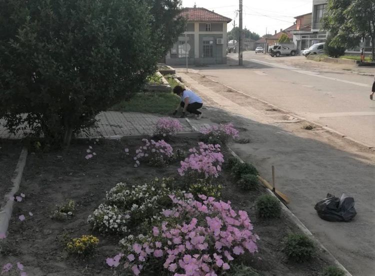Жителите на Градина започнаха да чистят селото си