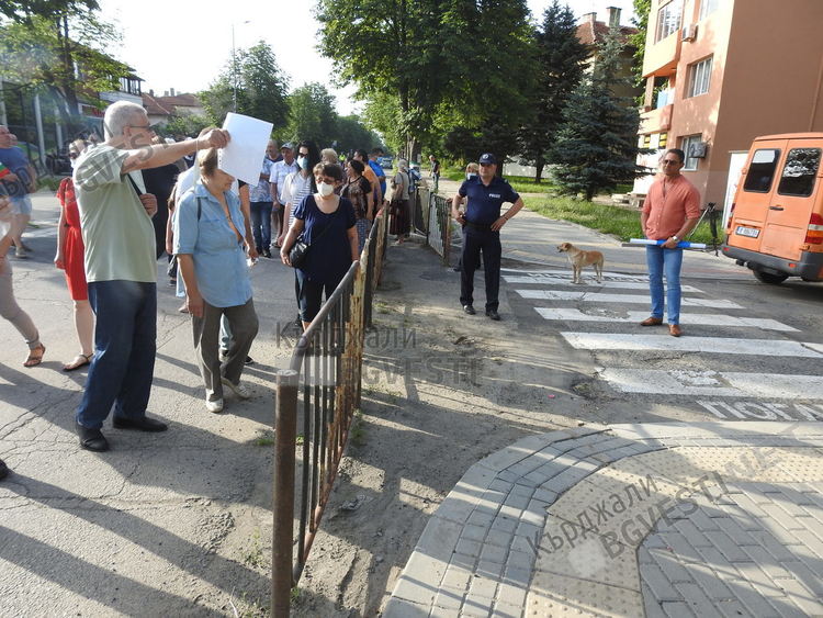 Гражданско неподчинение в Кърджали, жители на кв.”Байкал” блокираха бул.”Беломорски”, заради готвеното застрояване