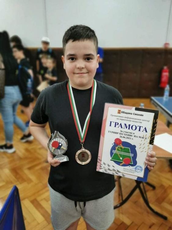 С игра на тенис на маса срещу наркотиците