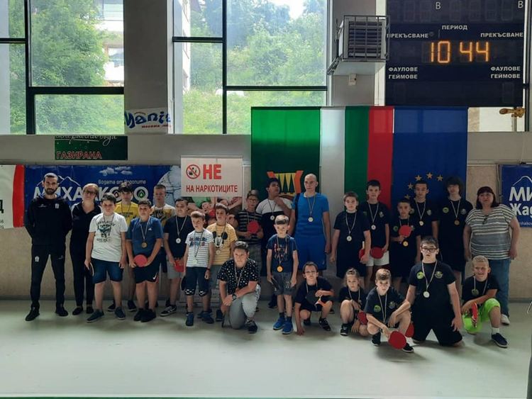 С игра на тенис на маса срещу наркотиците