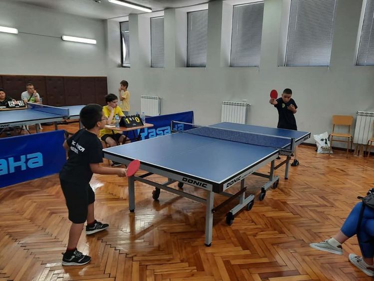 С игра на тенис на маса срещу наркотиците