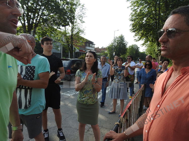 Гражданско неподчинение в Кърджали, жители на кв.”Байкал” блокираха бул.”Беломорски”, заради готвеното застрояване