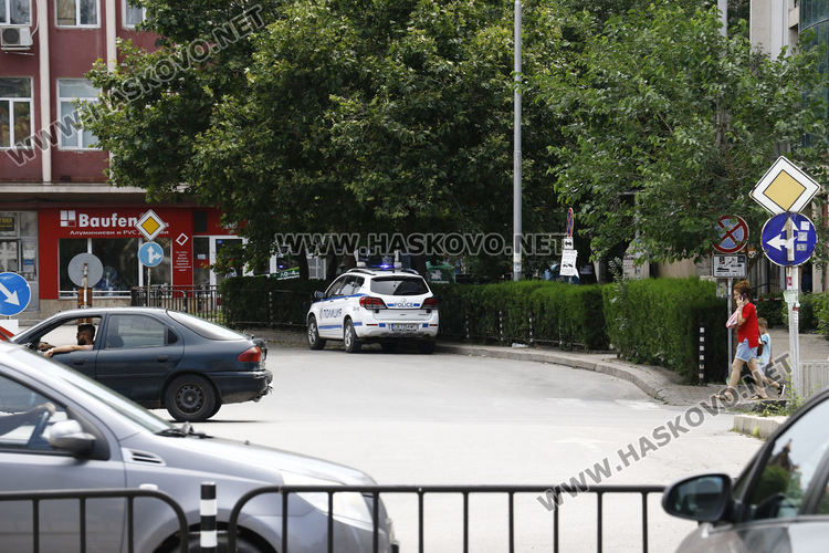 Гонка на крадец в центъра на Хасково посред бял ден