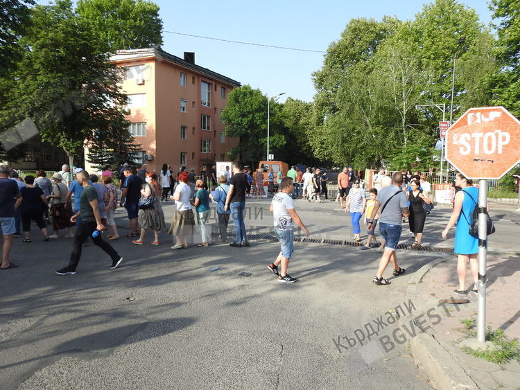 Гражданско неподчинение в Кърджали, жители на кв.”Байкал” блокираха бул.”Беломорски”, заради готвеното застрояване