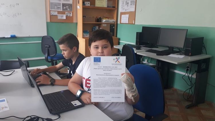 Малкото училище в село Грохотно се сдоби с нови лаптопи за учениците