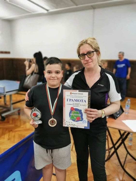 С игра на тенис на маса срещу наркотиците