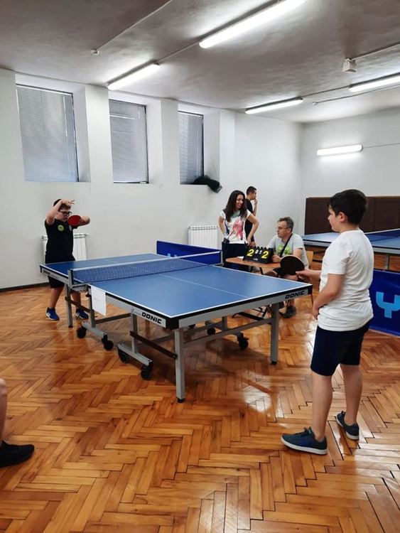 С игра на тенис на маса срещу наркотиците