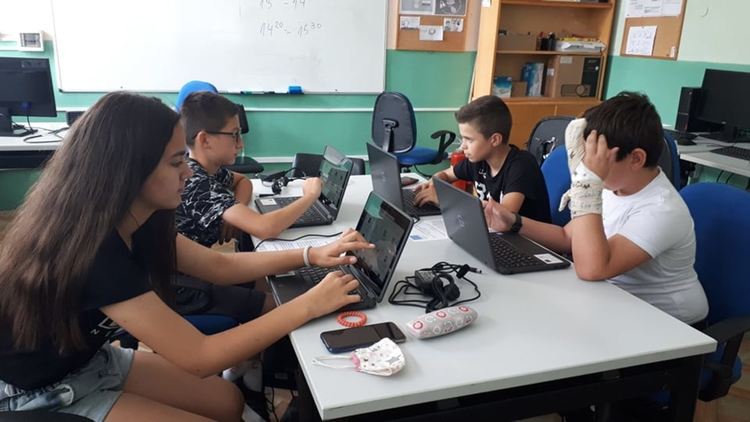 Малкото училище в село Грохотно се сдоби с нови лаптопи за учениците