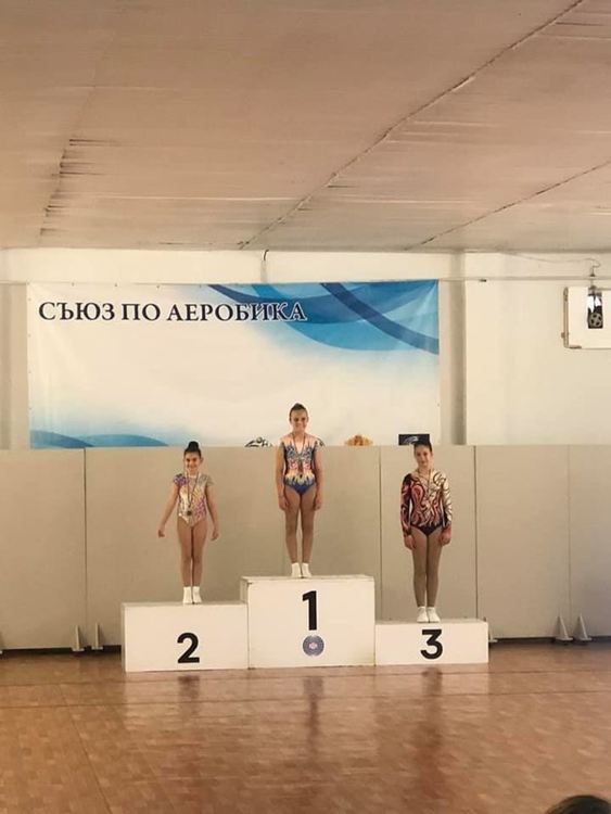 15 медала за състезателите на „Мега спорт“ от национален турнир по аеробика