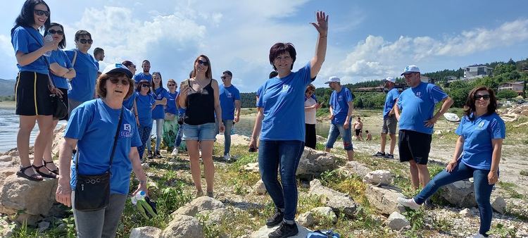 555 555 шаранчета пуснаха в яз."Кърджали" кандидатите за народни представители от ГЕРБ от 9 МИР