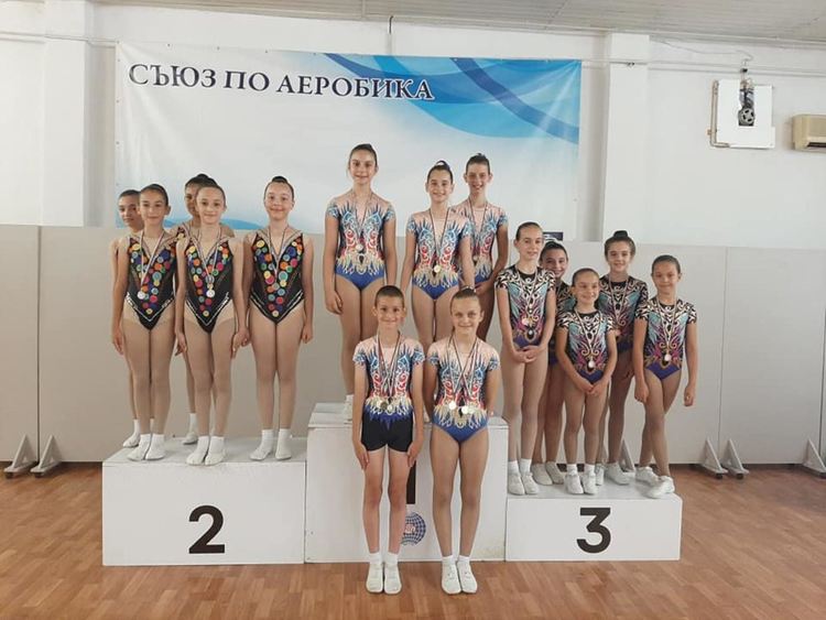 15 медала за състезателите на „Мега спорт“ от национален турнир по аеробика