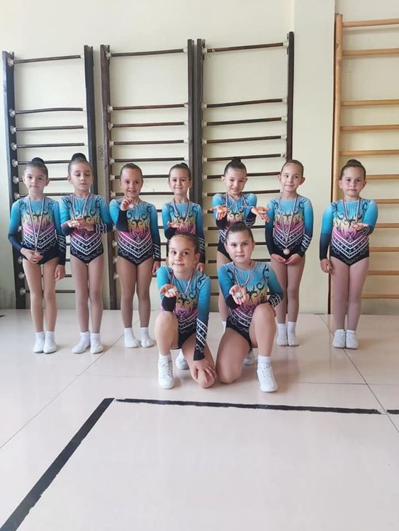 15 медала за състезателите на „Мега спорт“ от национален турнир по аеробика