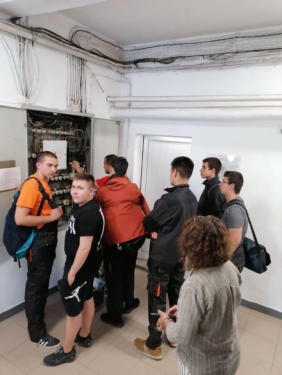 Ученици от ПГТТ провеждат пробен стаж в електроразпределителното предприятие в Смолян