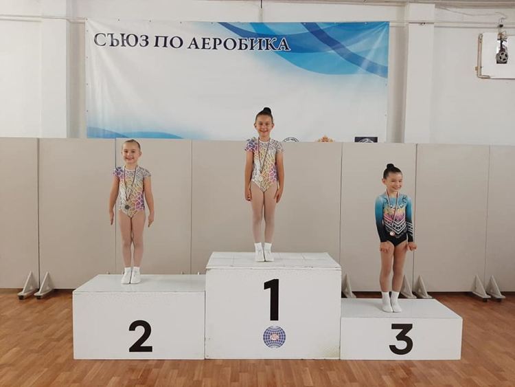 15 медала за състезателите на „Мега спорт“ от национален турнир по аеробика