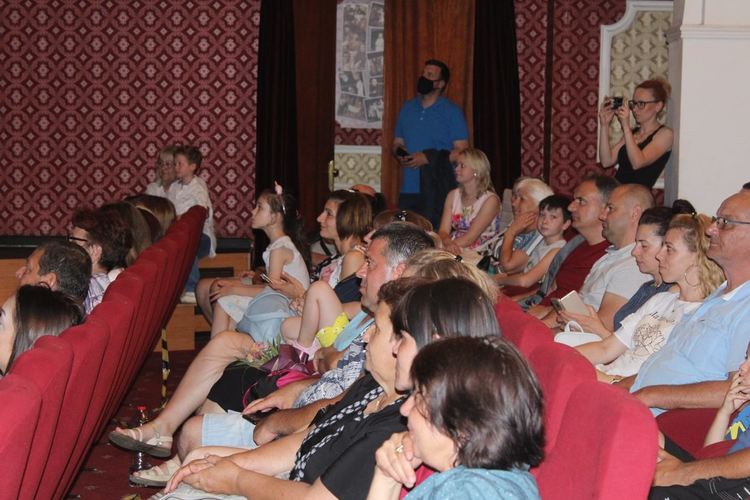 Ансамбъл „Хасково“ постави финал на творческия сезон с два концерта