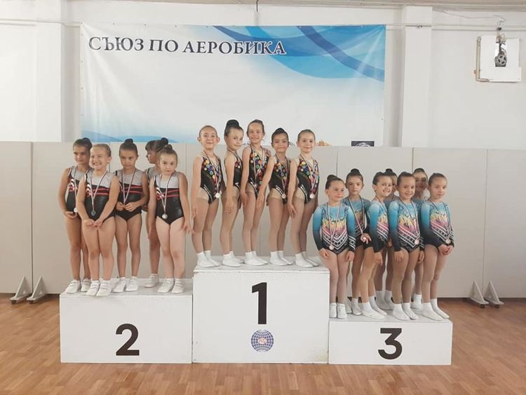 15 медала за състезателите на „Мега спорт“ от национален турнир по аеробика